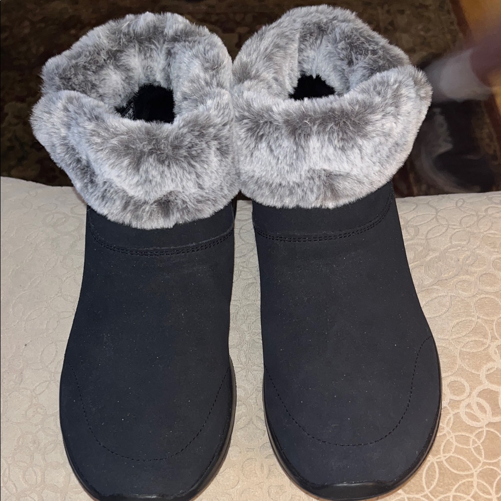 Skechers Black Winter Boots With Gray Faux Fur Cuff